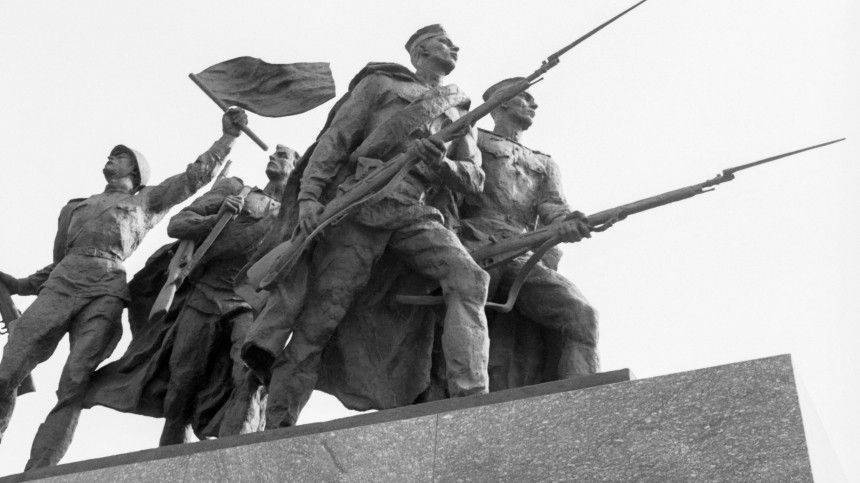 «Грубая ошибка»: ветеран из США осудил попытки преуменьшить роль СССР во Второй мировой