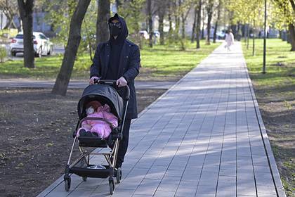 Правительство утвердило обещанные Путиным выплаты семьям с детьми