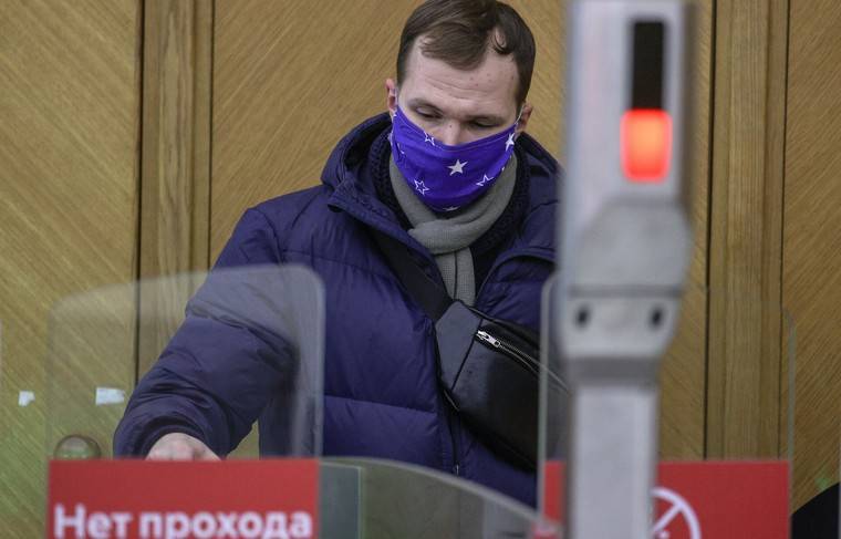 Контролёры начали проверять маски и перчатки у москвичей