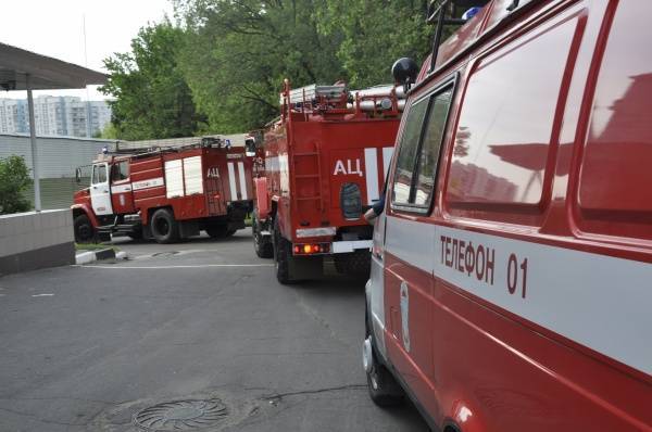 В Екатеринбурге более 100 человек эвакуировали из горящей пятиэтажки