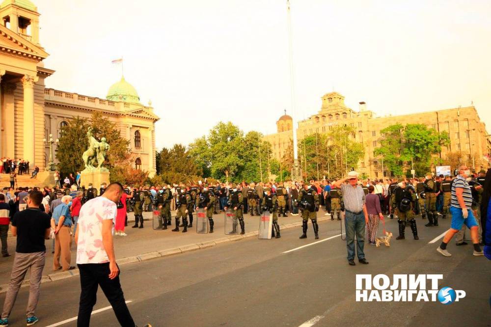 Сербская полиция предотвратила массовое избиение оппозиции...