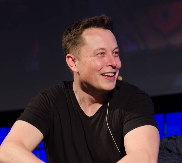 Илон Маск возобновит работу завода Tesla в Калифорнии несмотря на запрет властей