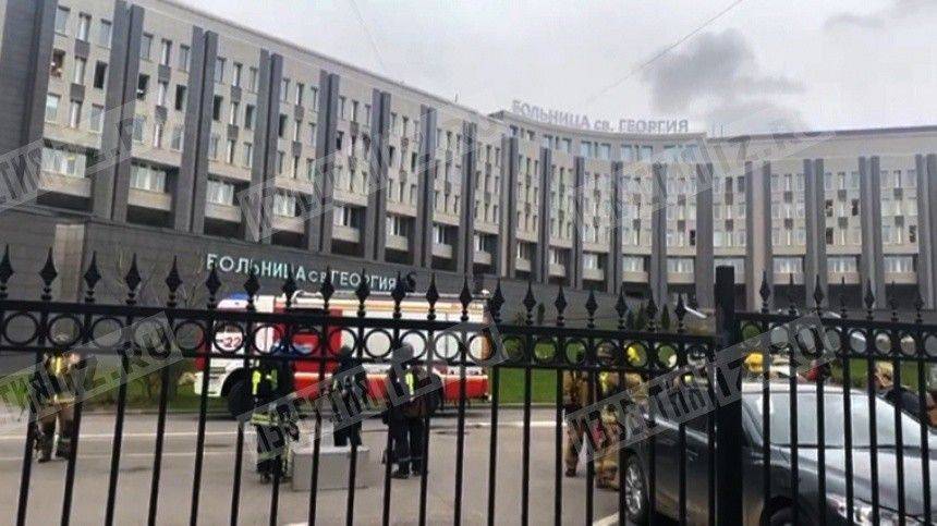 Четверо погибших при пожаре в больнице в Петербурге могли отравиться угарным газом