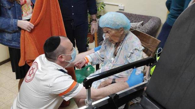 "Это не смертный приговор": 99-летняя репатриантка вылечилась от коронавируса в Иерусалиме
