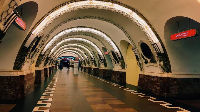 В Петербурге с 12 мая открыли 16 вестибюлей станций метро