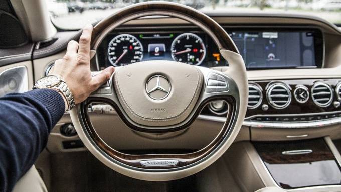 В Ленобласти погиб несовершеннолетний водитель Mercedes-Benz