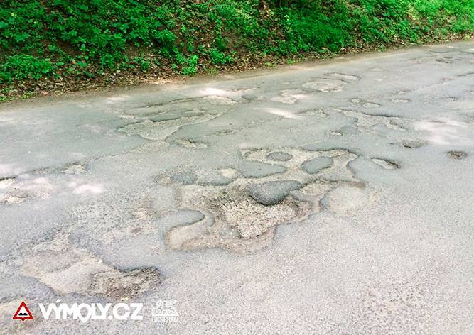 В Чехии выбрали самые разбитые дороги 2016 года