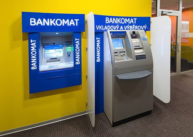 Российские хакеры в Праге «обманули» банкомат на 3 млн крон