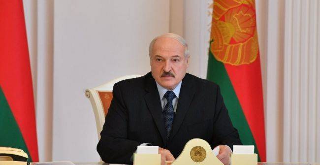 Лукашенко: Бога за бороду мы не взяли, но ситуация терпимая