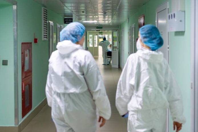 «МБХ медиа»: Заразившихся коронавирусом медсестер Боткинской больницы оштрафовали за нарушение карантина, хотя они находились дома