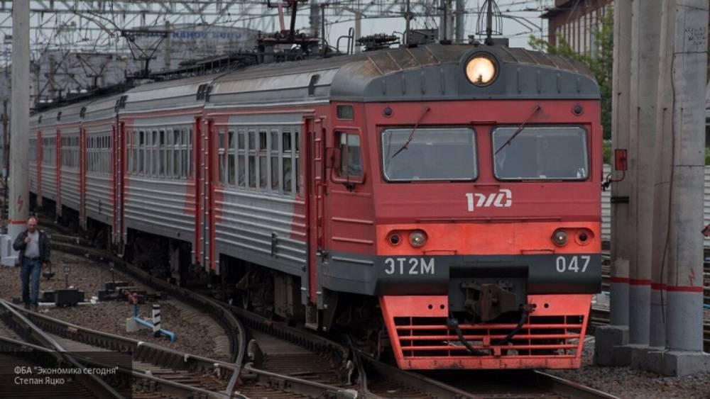 Пожилая женщина попала под колеса поезда в Петербурге