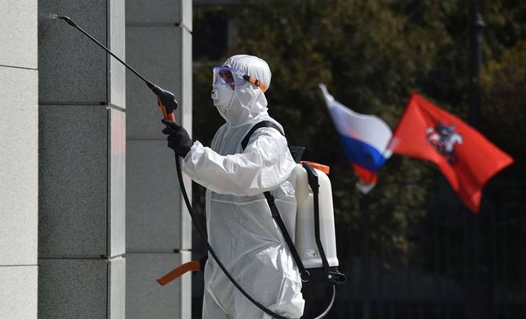 Россия вышла на второе место в мире по числу случаев коронавируса