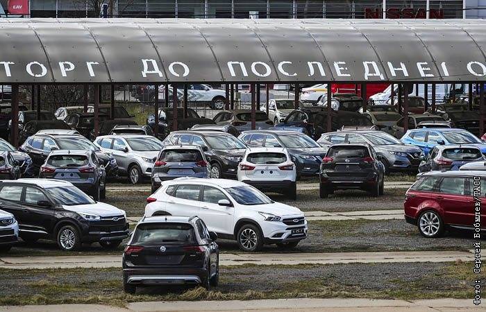Продажи новых легковых автомобилей и LCV в РФ в апреле рухнули на 72%