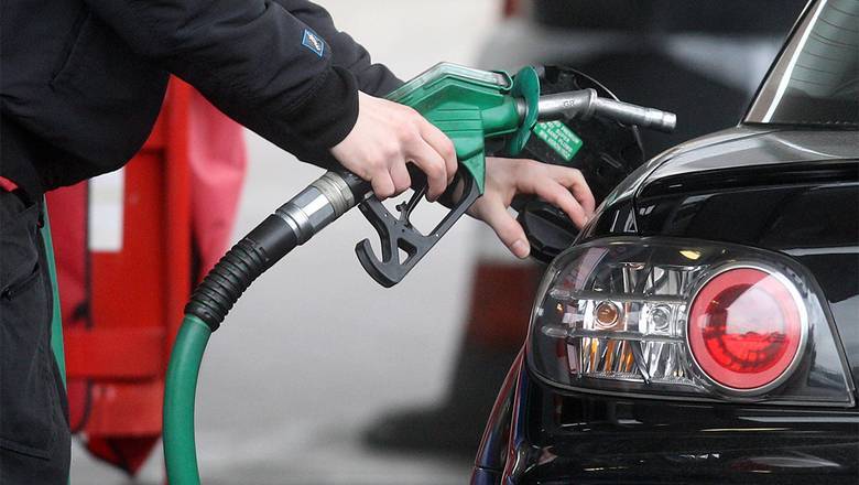 Цены на бензин снизились на 4 копейки