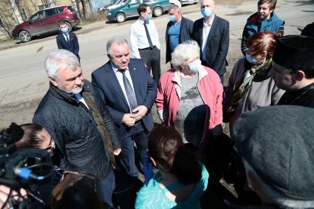 Владимир Уйба встретился с жителями подтопленных домов Ухты