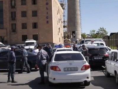 Представители омбудсмена Армении прибыли в отдел полиции для встречи с подвергнутыми приводу гражданами