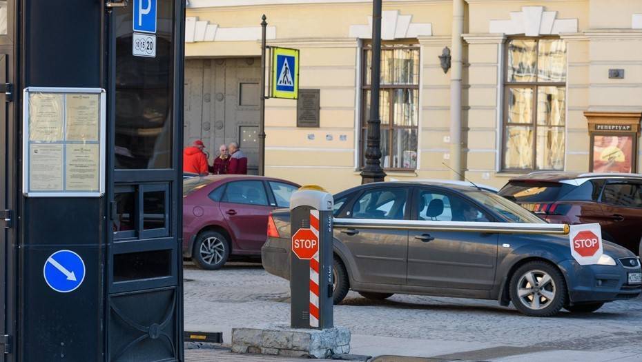 В Петербурге резко сократилась загрузка платных парковок