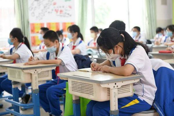 В Китае более 100 миллионов школьников вернулись за парты