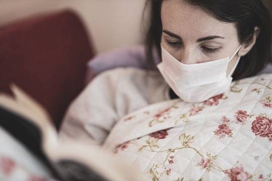 Беременным россиянкам предложили сшить себе маски перед посещением врача