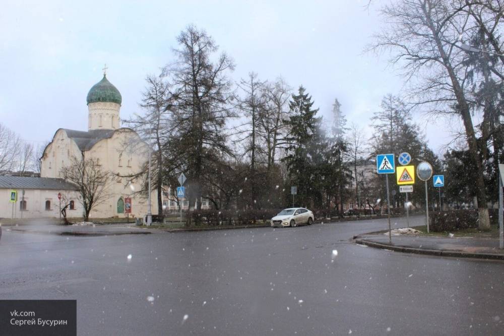 Теплая погода в Великом Новгороде сменилась снегопадом
