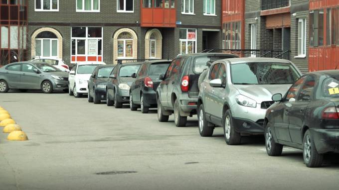Петербуржцы в апреле на 60% реже стали пользоваться платными парковками