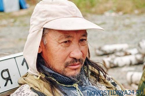 Якутского шамана, который шел «изгонять Путина», задержали и увезли в психбольницу