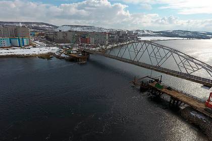 В Мурманской области возвели половину свайного фундамента для опор нового моста
