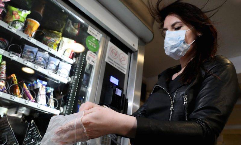 Метрополитен в Москве продает пассажирам маски и перчатки с наценкой в сотни или тысячи процентов