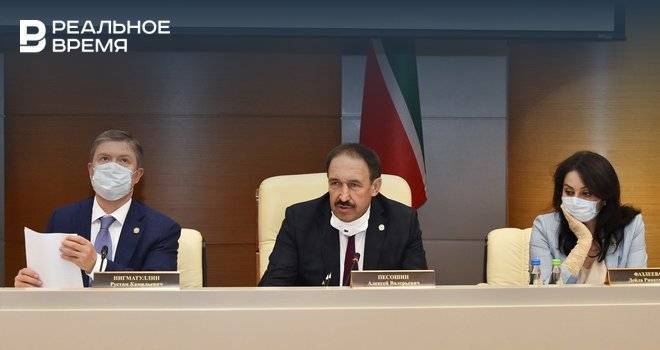 Премьер-министр Татарстана: «Я ношу маску и перчатки и вас, коллеги, призываю к этому»