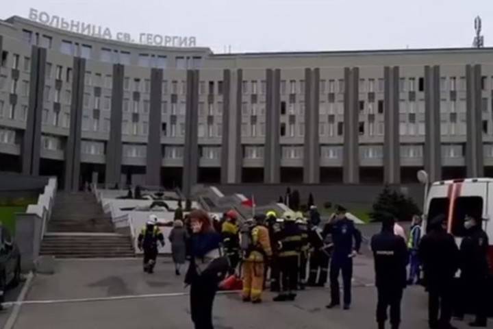 Семьям жертв пожара в петербургской больнице пообещали 1 млн рублей