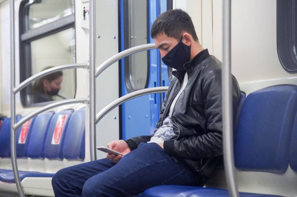 Дептранс прокомментировал сведения о наценке на маски в метрополитене