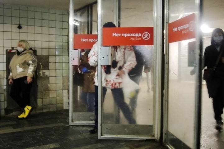 Власти Москвы ответили на расследование Би-би-си о наценках на маски в метро