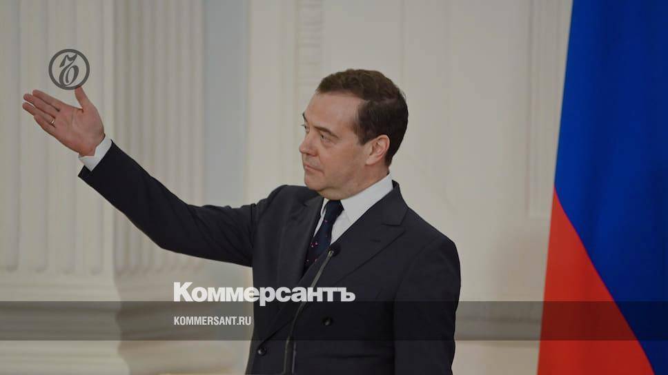 Медведев предложил создать единый реестр вакансий для потерявших работу