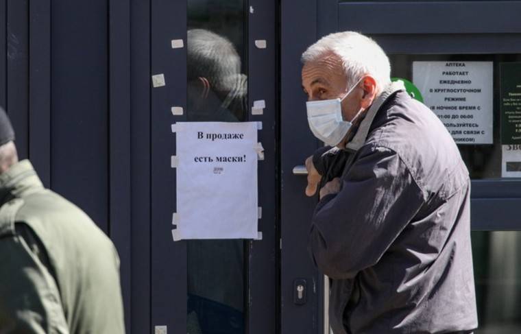 Пенсионерам в Петербурге выделят по 800 рублей на маски и перчатки