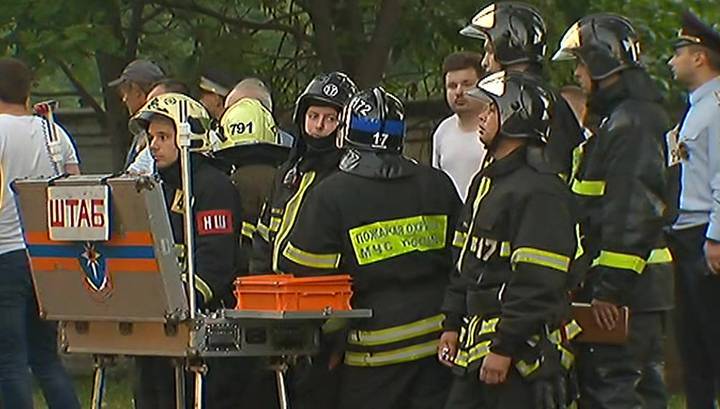 На юге Москвы 7 человек спасены из горящей квартиры
