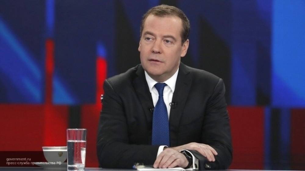 Медведев предложил создать в РФ единую площадку вакансий для безработных
