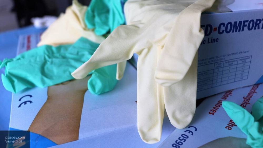 Медик посоветовал носить тканевые перчатки для профилактики COVID-19