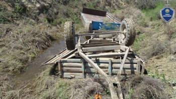 В Бухарской области прицеп трактора, опрокинувшийся в канал, стал причиной смерти двух женщин