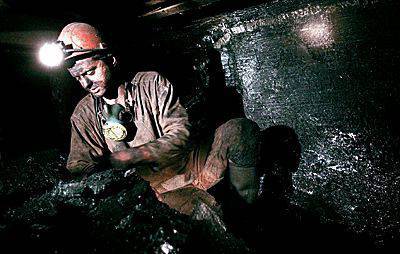 В Кемеровской области начались сокращения горняков на градообразующей шахте "Заречная" - nakanune.ru - Кемеровская обл.