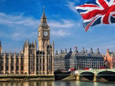 FT: власти Британии планируют с помощью налогов сократить рекордный дефицит бюджета