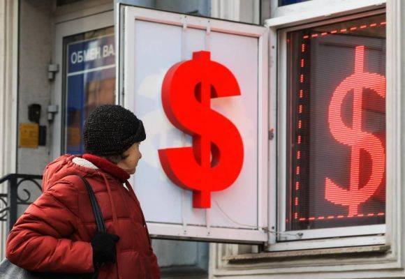Доллар и евро упали на открытии торгов Мосбиржи
