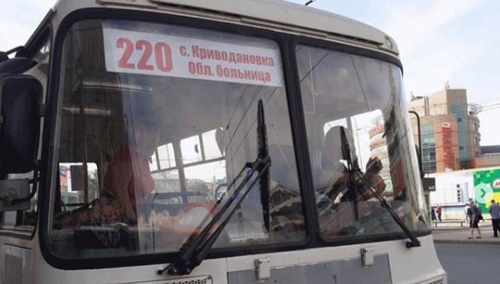 В Новосибирске водитель автобуса высадил пенсионерку без маски