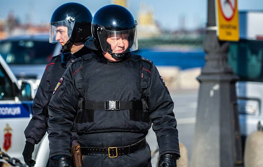 Правительство внесло в Госдуму законопроект о праве полицейских вскрывать машины
