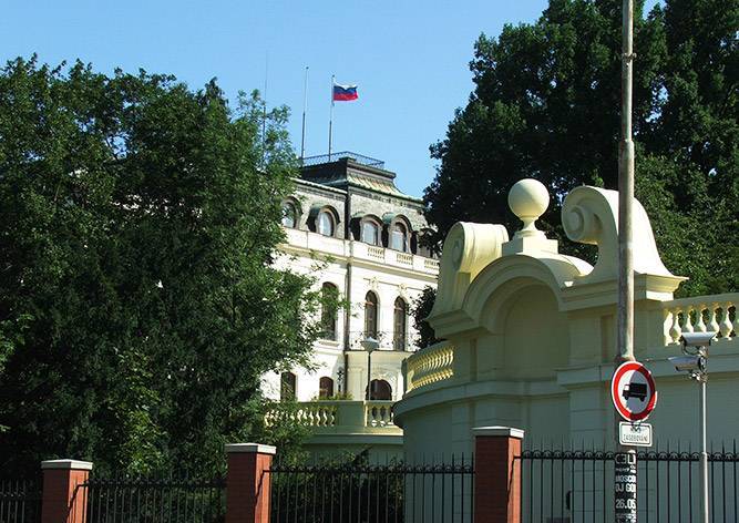 Полиция Чехии проверит информацию об угрозах российскому дипломату
