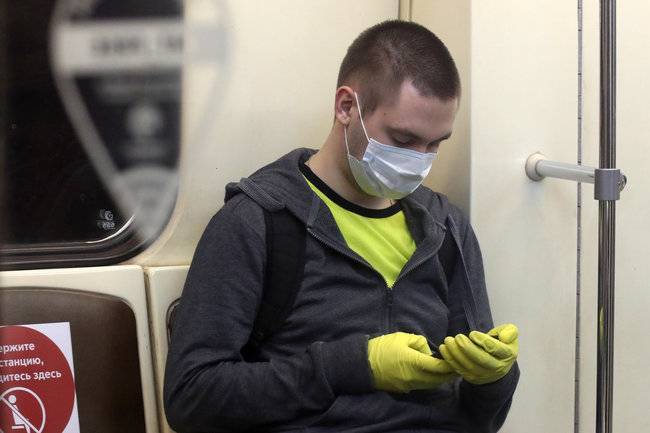 СМИ рассказали о наценках на маски и перчатки в московском метро