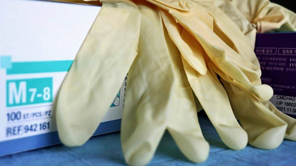 Немецкие врачи предложили альтернативу перчаткам для защиты от коронавируса