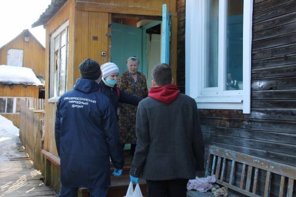 Сыктывкарский волонтер отдал свой запас картошки нуждающимся пенсионерам