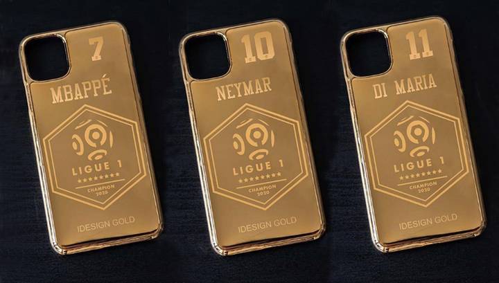Игрокам "Пари Сен-Жермен" подарят золотые чехлы для телефонов