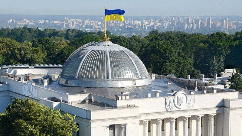 Украинский парламент отказался возвращать Коломойскому Приватбанк