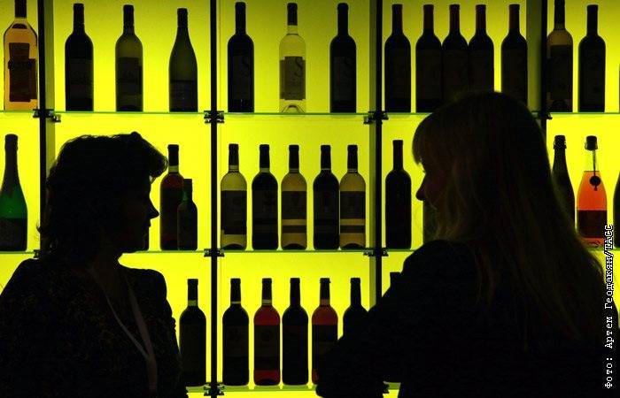 Глава Минздрава предложил не продавать алкоголь гражданам моложе 21 года